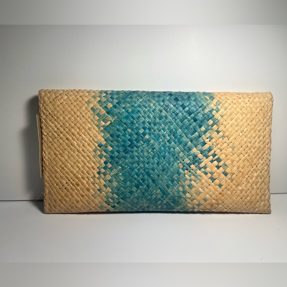 Mar Y Sol Woven Clutch with Blue and Tan Pattern - Picture 4 of 16